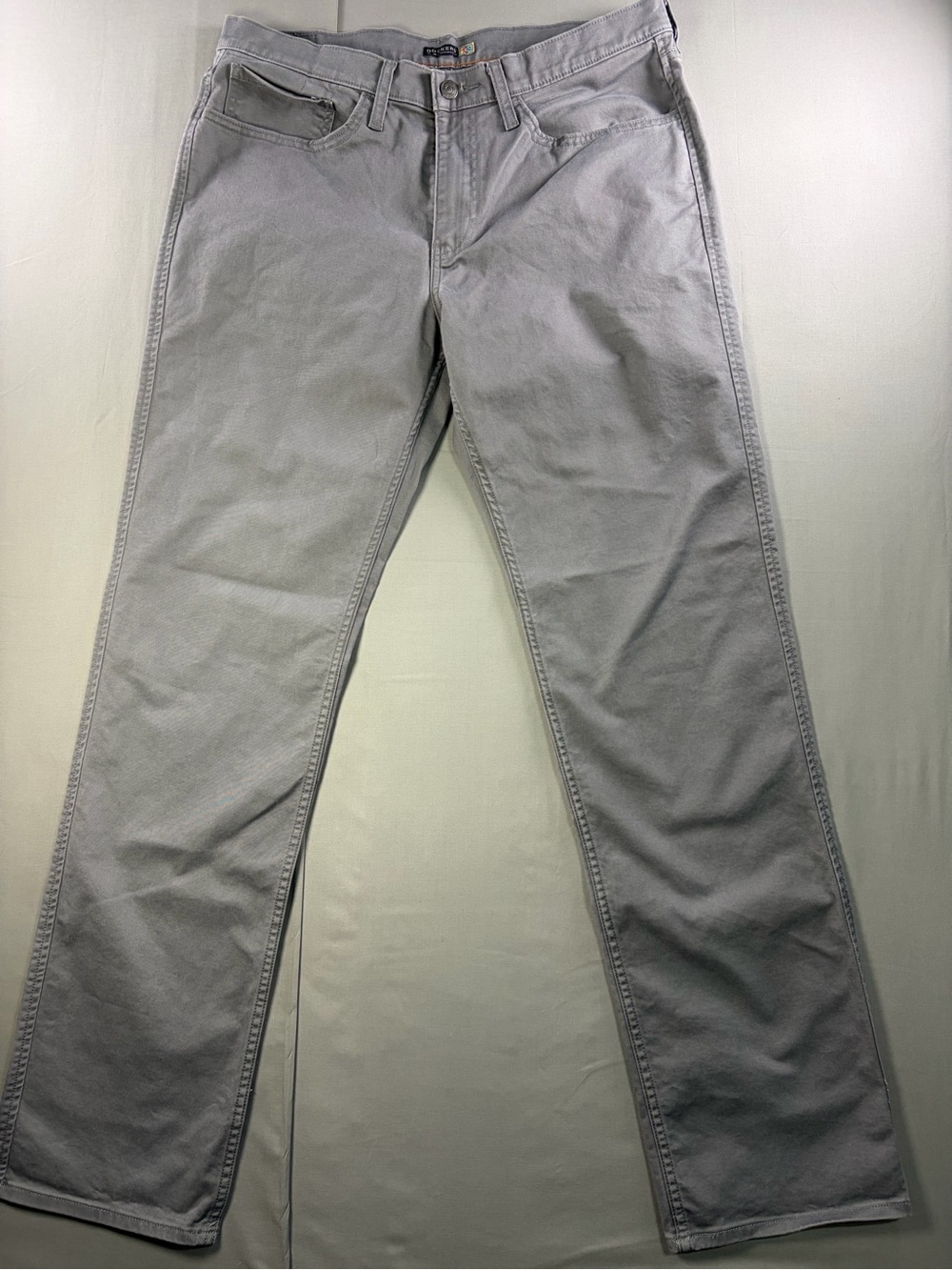Dockers Men's Light Gray Straight-Leg Jeans